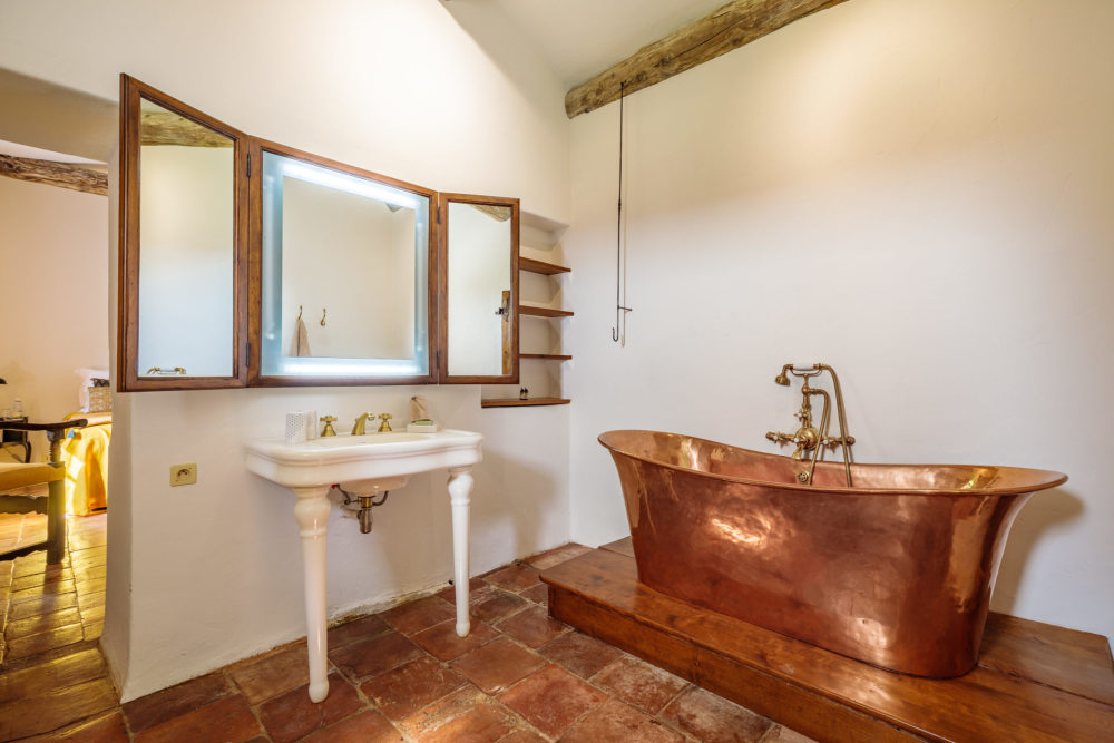 Photographs of Chateau de Sannes villa in Provence - Image 55 of 61