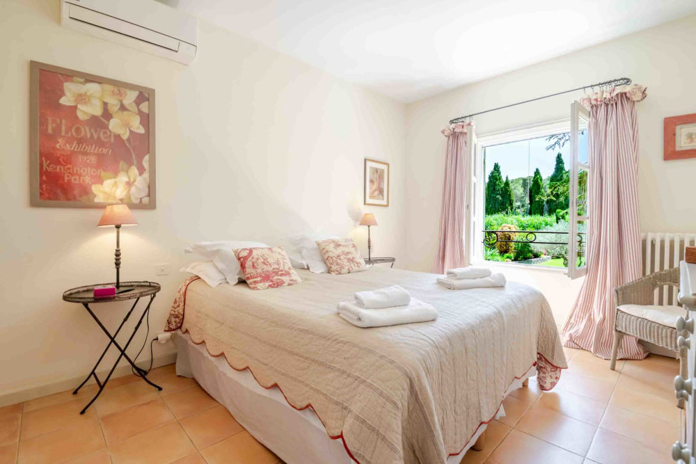 Photographs of Bastide de La Douceur villa in Provence - Image 18 of 31