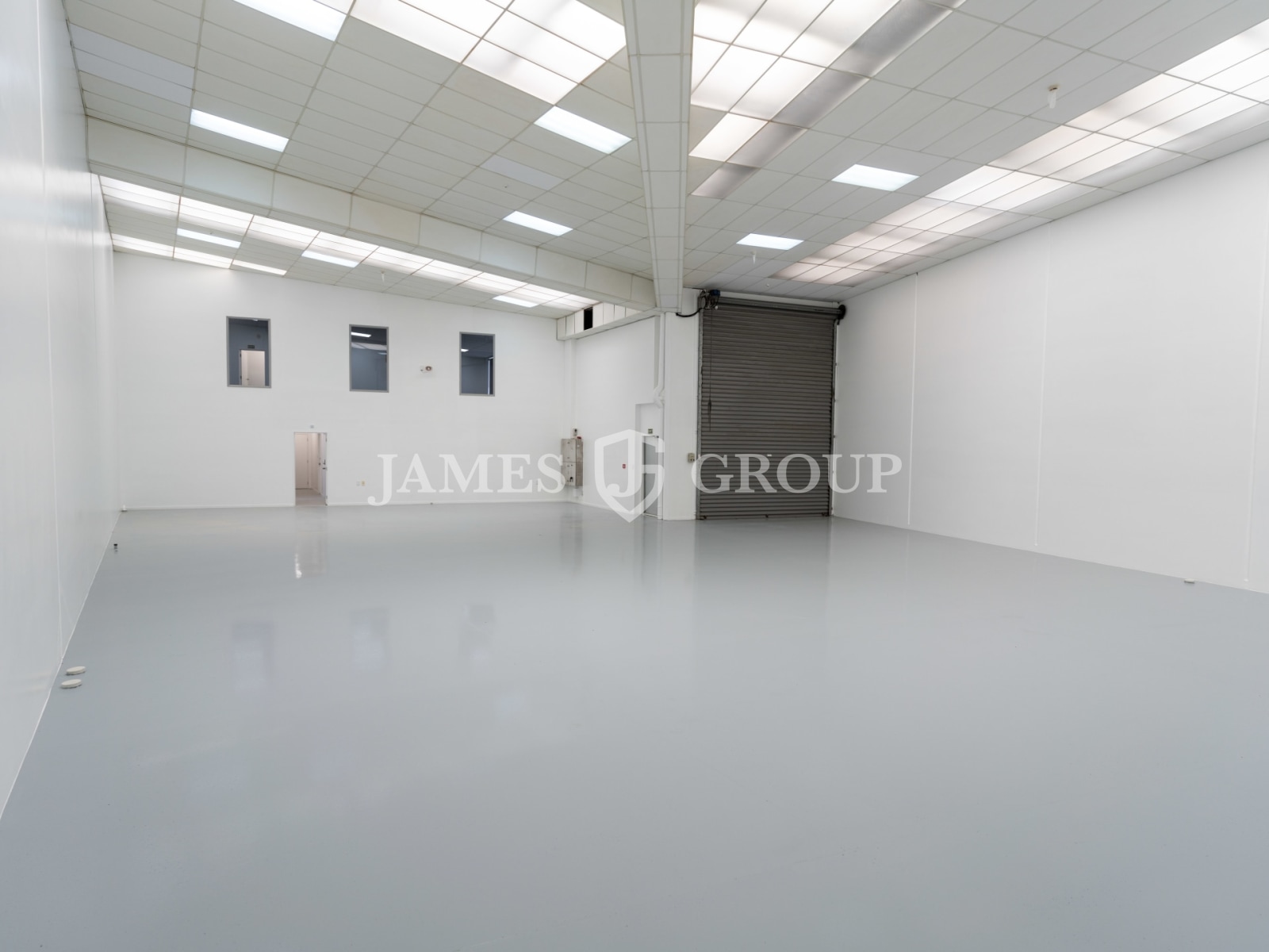 Refurbished Unit With 7 Car Parks!