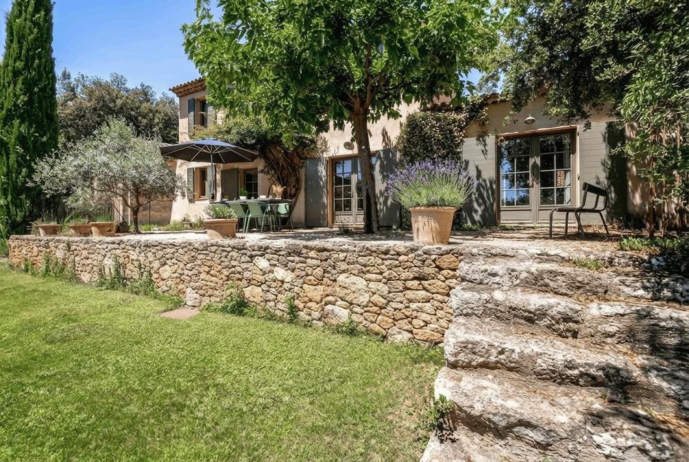 Photographs of Mas Rustrel villa in Provence - Image 2 of 26