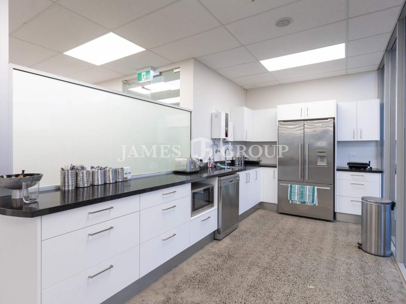 Light-filled 511m² Office Just Off College Hill
