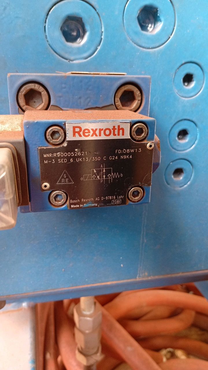 Manifold Unit with Valves and Connections