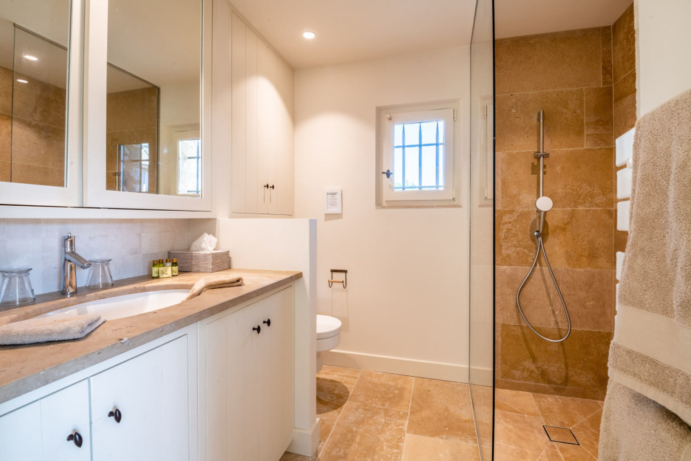 Photographs of Mas des Promesses villa in Provence - Image 31 of 52
