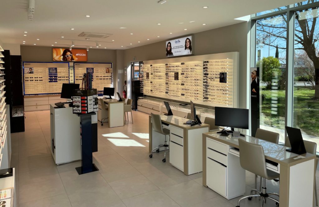 Magasin Opticien 127 avenue du 8 Mai 1945 07300 TOURNON-SUR-RHONE intérieur