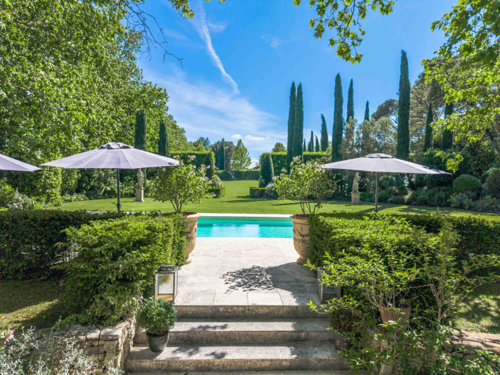 Photographs of Domaine de Beau-Fleurs villa in Provence - Image 21 of 45