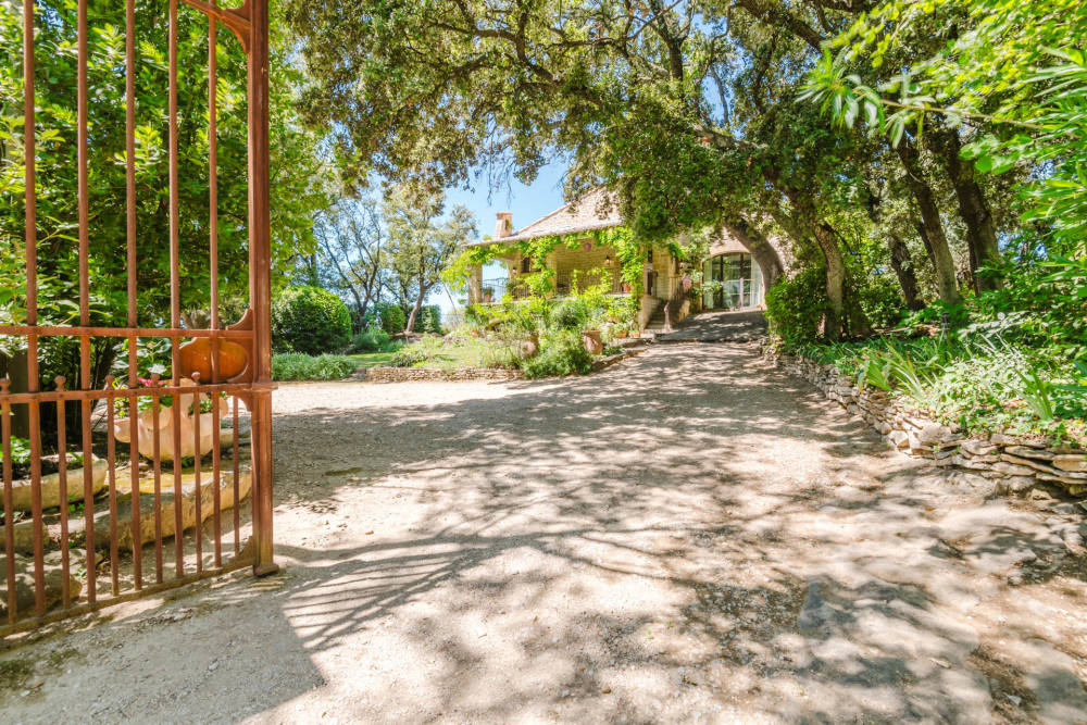 Photographs of Mas des Rocailles villa in Provence - Image 40 of 41