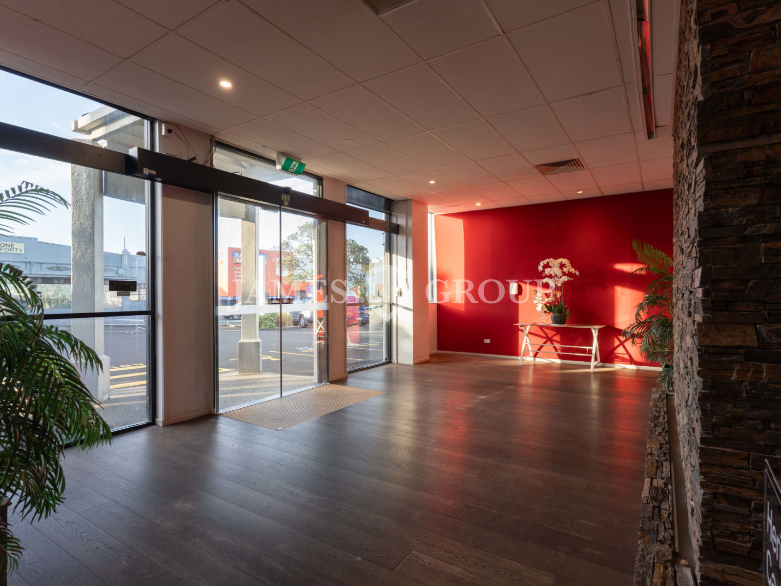 Available Now: 170m² Office With 3 Car Parks