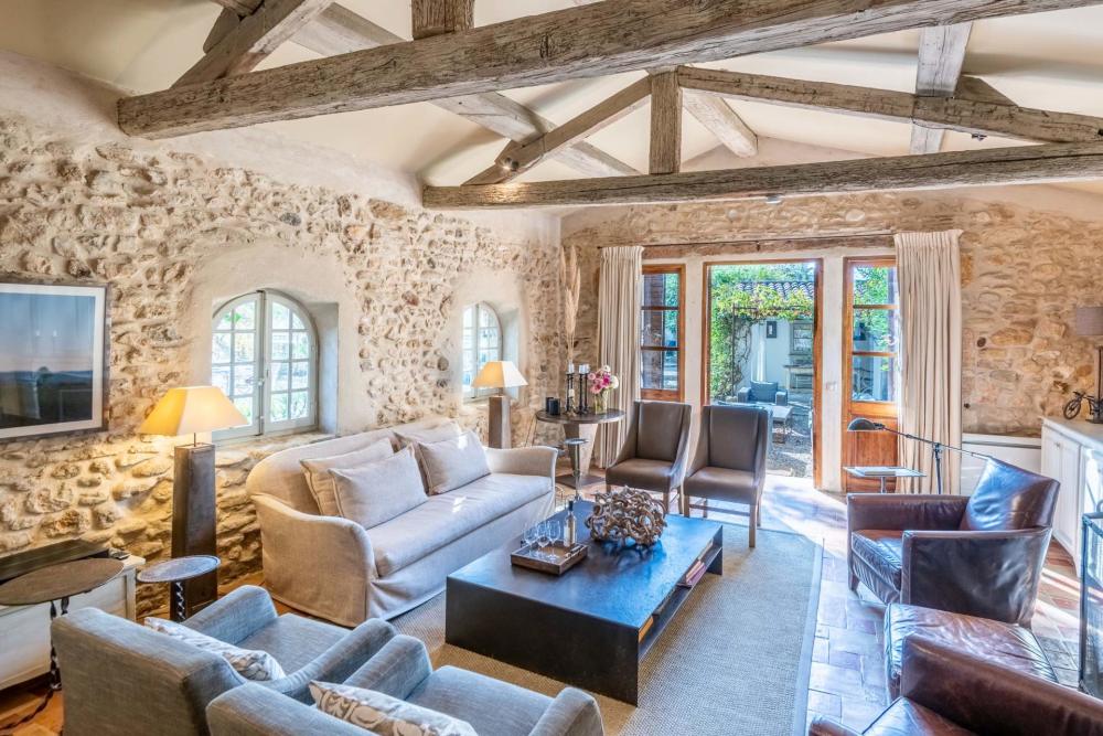Photographs of Mas des Cigales villa in Provence - Image 6 of 41