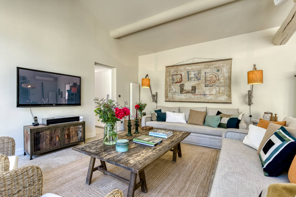 Photographs of Le Mas des Amandiers villa in Provence - Image 15 of 41