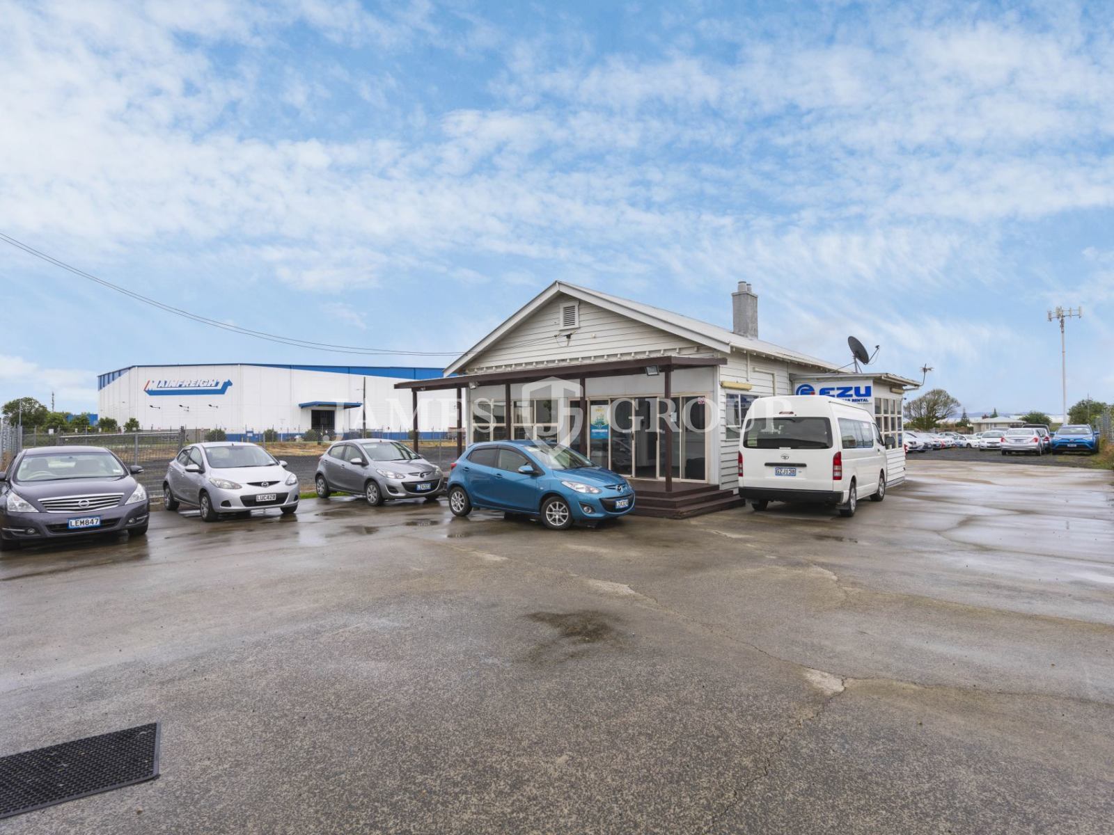 8,550m² Westney Yard With Services