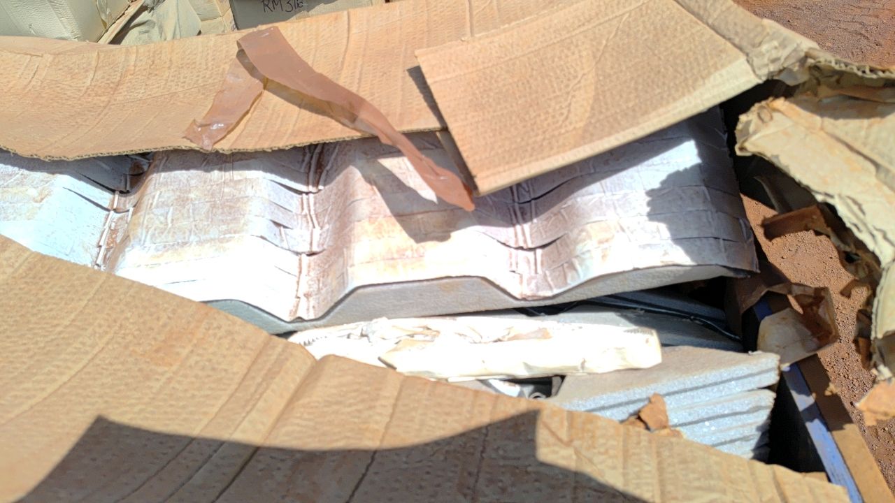 Scrap of Seals/Tile Closures/Epoxy Resin