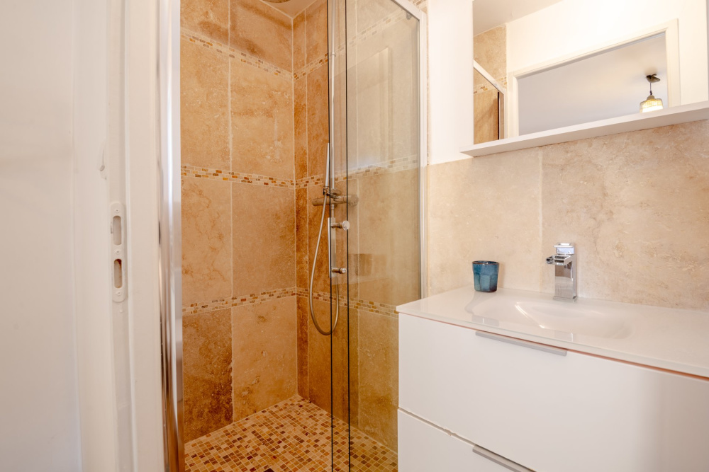 Photographs of Mas Bonheur villa in Provence - Image 25 of 32