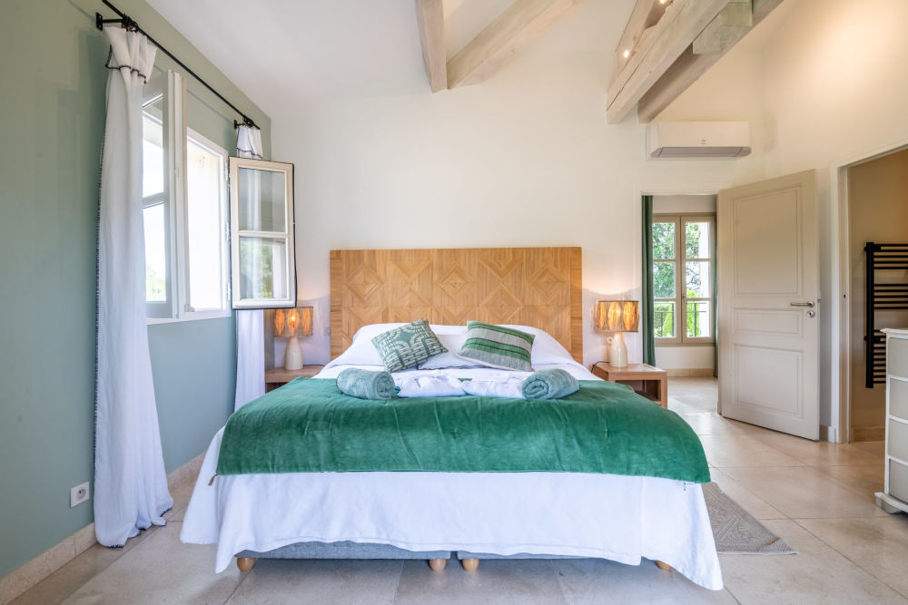 Photographs of Mas de la Caume villa in Provence - Image 25 of 52
