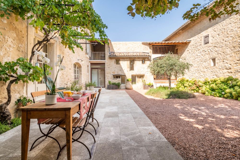 Photographs of Mas du Menuisier villa in Provence - Image 4 of 45