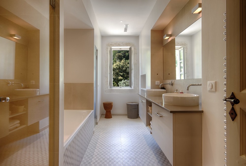 Photographs of Mas Daudet villa in Provence - Image 18 of 40