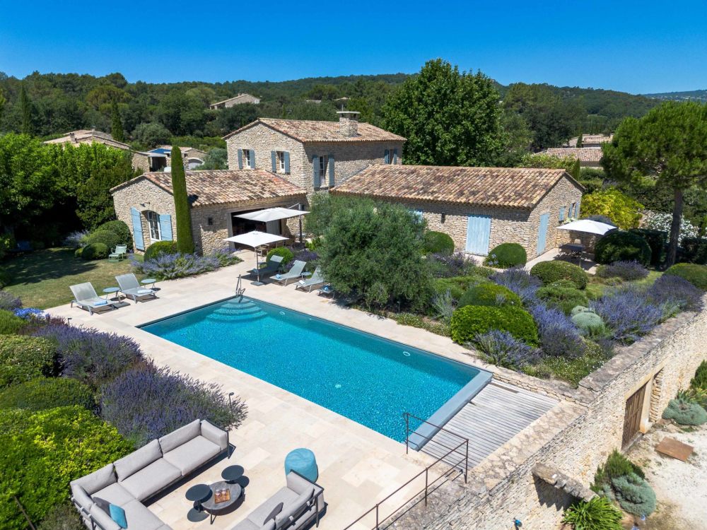 Photographs of Mas des Murets villa in Provence - Image 3 of 48