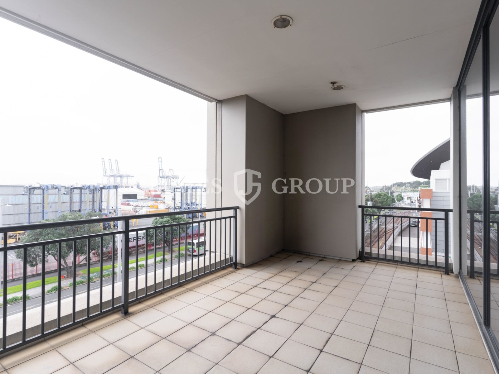 High-quality Office With Excellent Natural Light