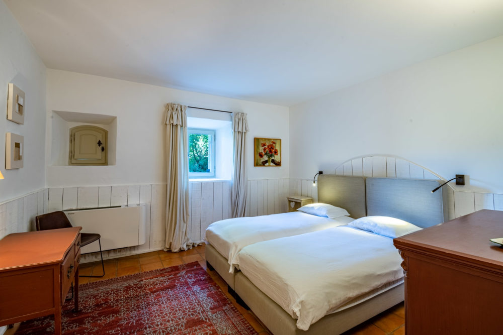 Photographs of Mas de la Salamandre villa in Provence - Image 39 of 57