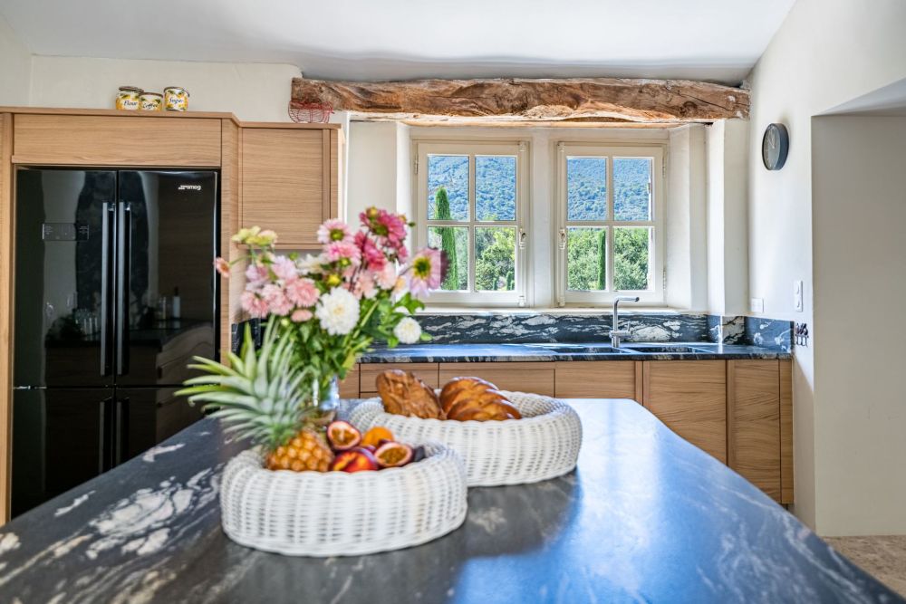 Photographs of Mas de la Salamandre villa in Provence - Image 7 of 57