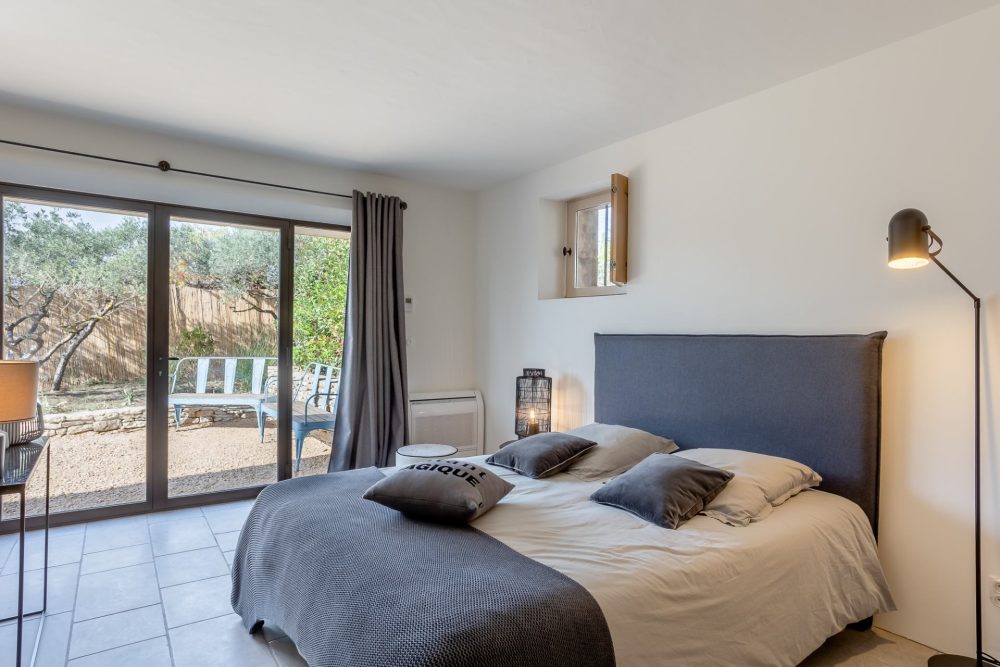 Photographs of Mas la Mirande villa in Provence - Image 30 of 49