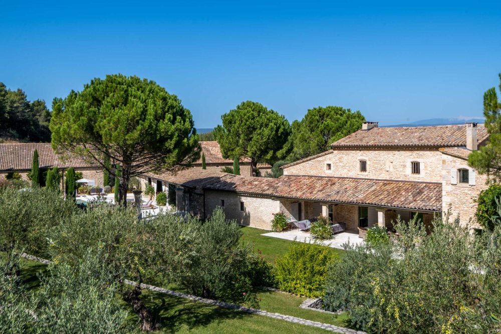 Photographs of Mas de Lacoste villa in Provence - Image 2 of 64
