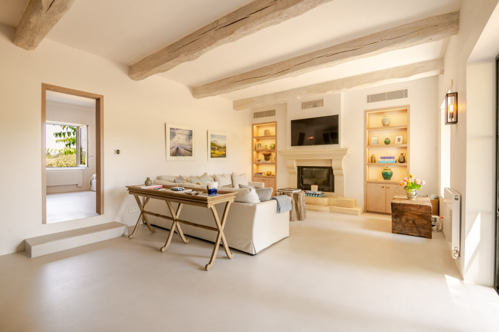 Photographs of Mas des Splendeurs villa in Provence - Image 7 of 53
