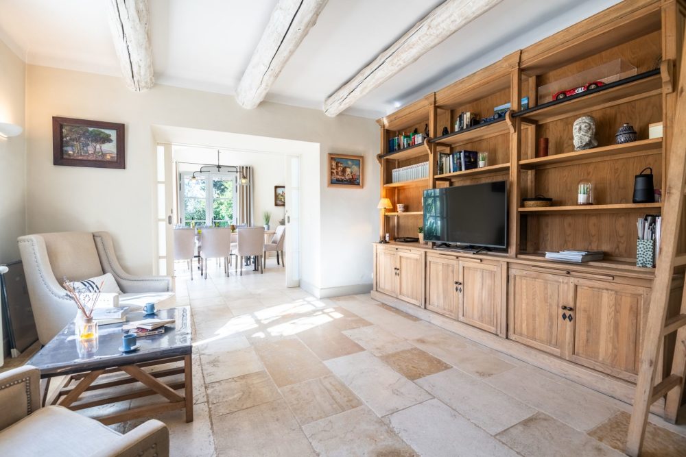 Photographs of Mas des Lilas villa in Provence - Image 9 of 36