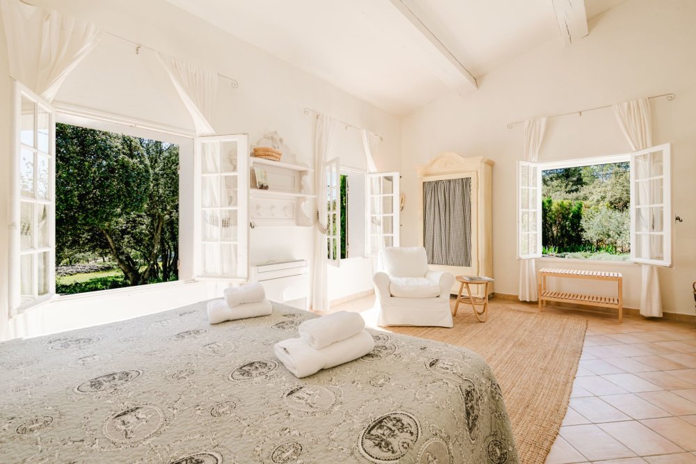 Photographs of Mas des Imberts villa in Provence - Image 36 of 48