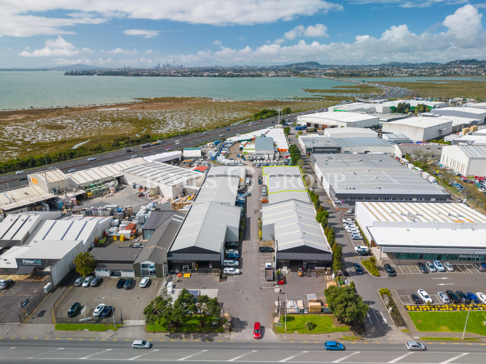 789sqm Prime Patiki Road Warehouse + 12 Carparks