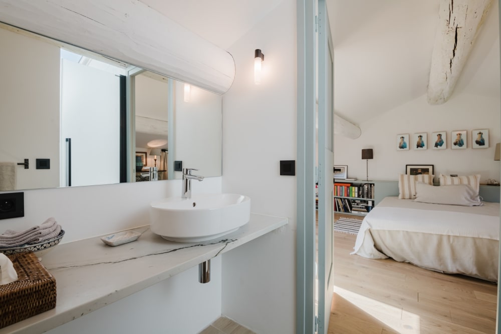 Photographs of Mas des Bleuets villa in Provence - Image 31 of 44