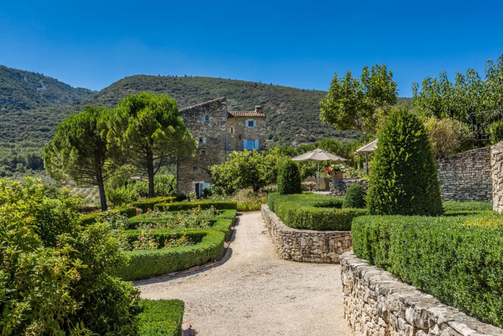 Photographs of Bastide des Millefleurs villa in Provence - Image 2 of 46