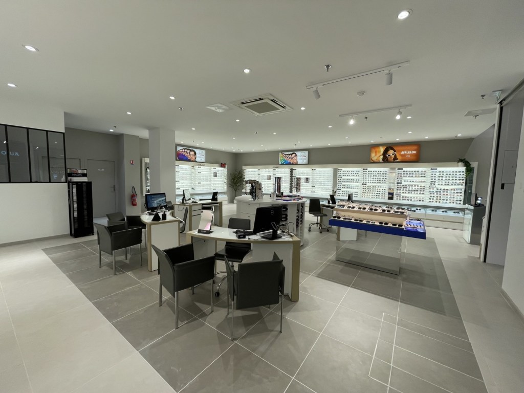 Magasin Opticien C.C. Carrefour Côte de Nacre 14000 CAEN intérieur