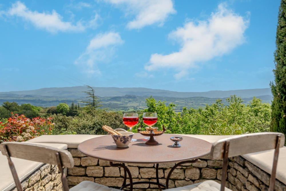 Photographs of Mas Bonheur villa in Provence - Image 2 of 32