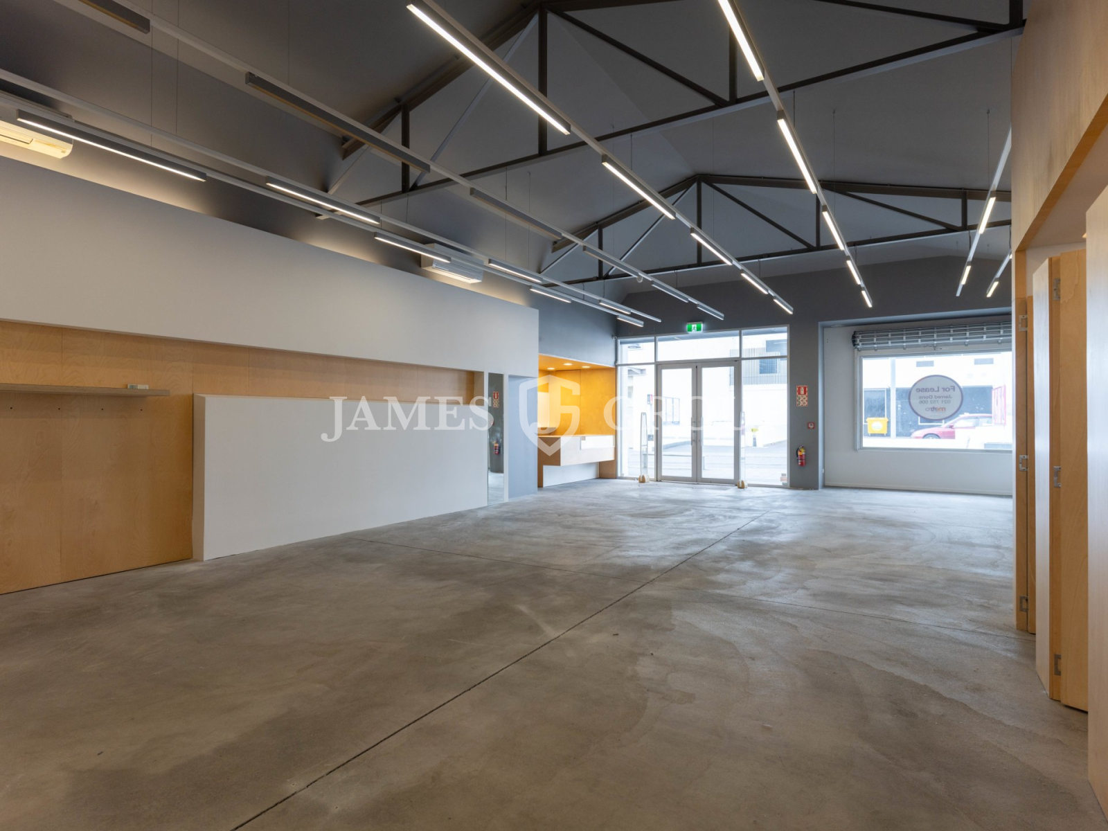 Modern Open Plan Retail With Strong Foot Traffic