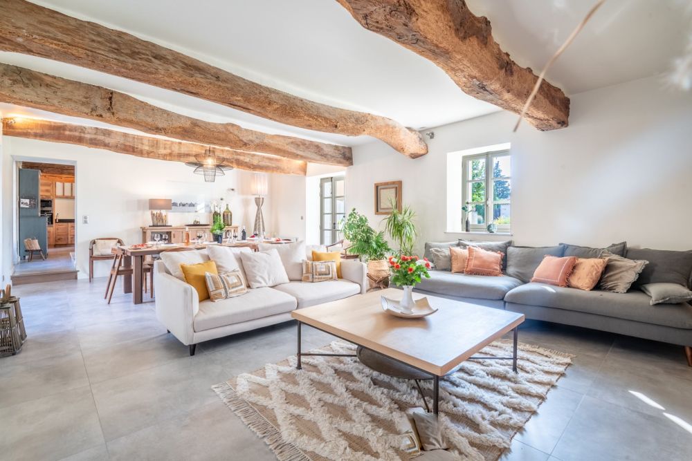 Photographs of Mas du Menuisier villa in Provence - Image 5 of 45