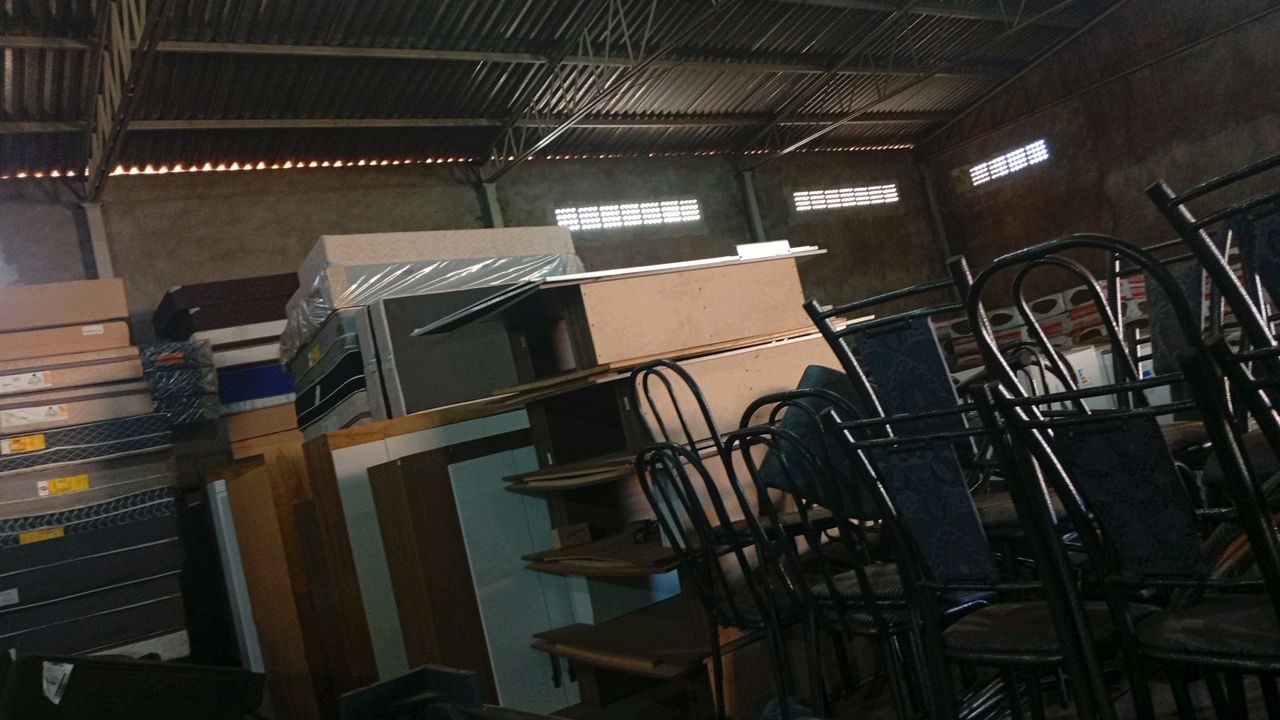 Lot with approximately 150 household and miscellaneous items