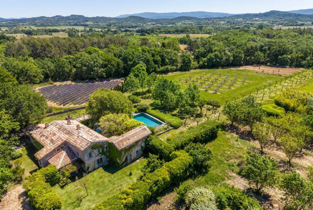 Photographs of Mas des Roses villa in Provence - Image 2 of 44