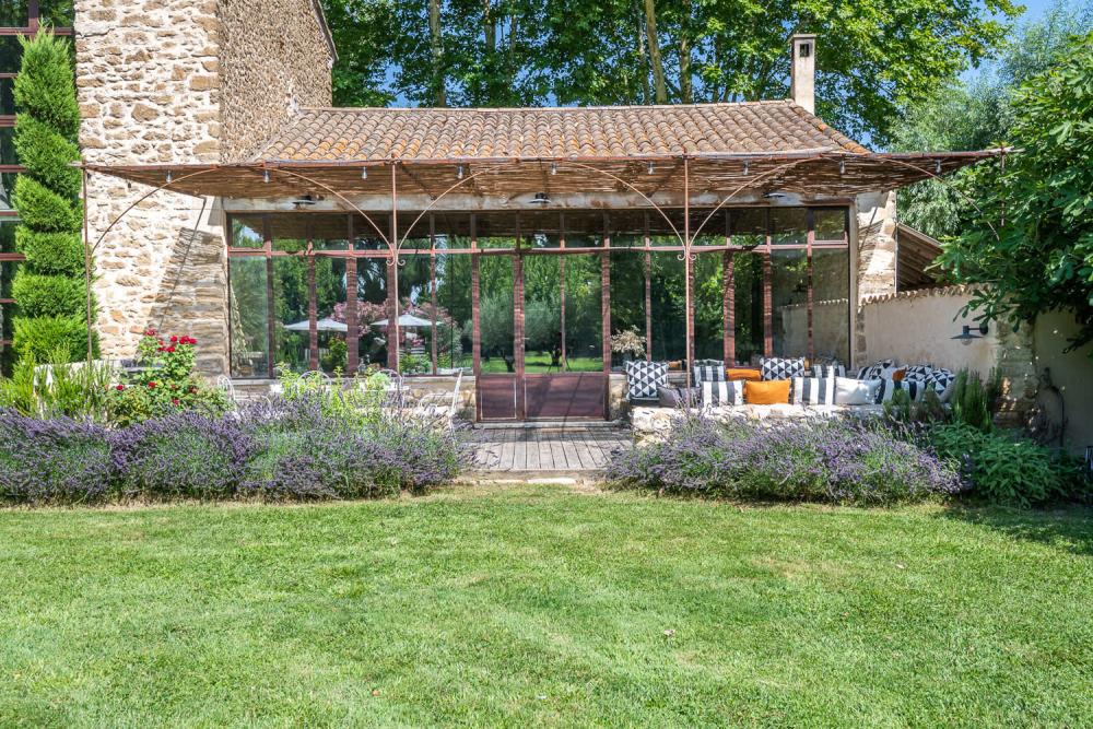 Photographs of Mas de la Sorgue villa in Provence - Image 16 of 45