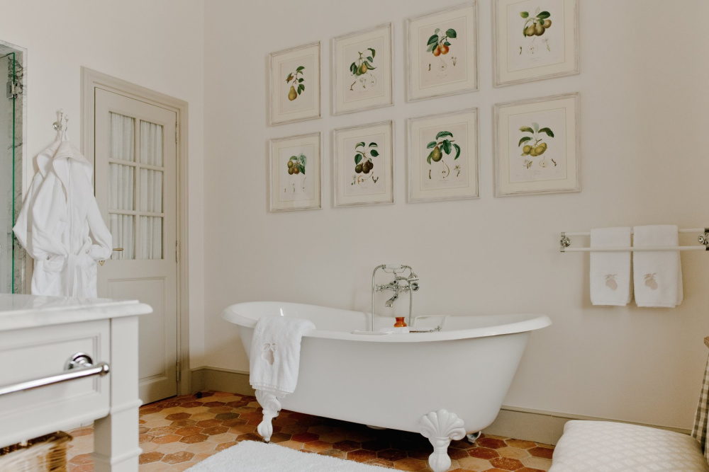 Photographs of Chateau Avignon Provence villa in Provence - Image 24 of 35