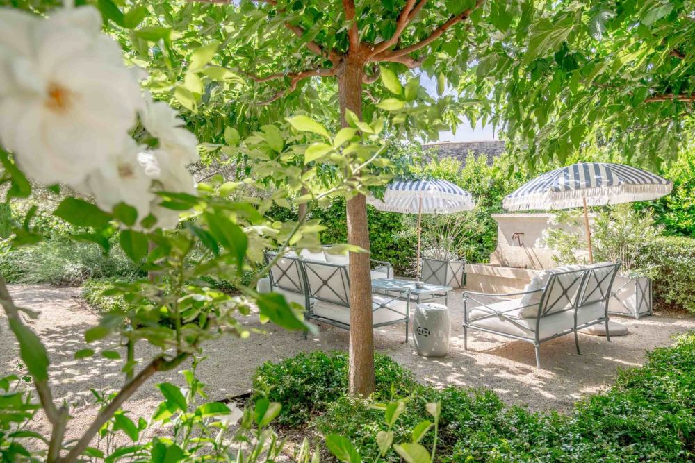 Photographs of Mas Provencal villa in Provence - Image 3 of 38