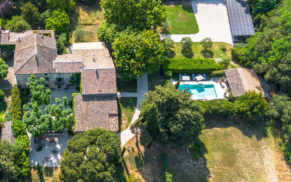 Photographs of Mas des Pêchers villa in Provence - Image 2 of 52