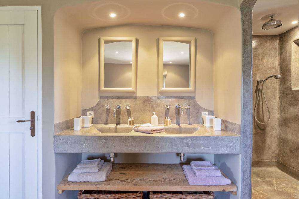Photographs of Mas de la Quietude villa in Provence - Image 16 of 48