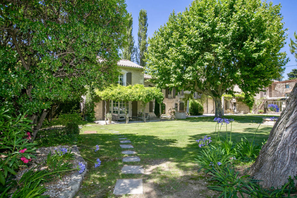 Photographs of Mas des Marguerites villa in Provence - Image 2 of 43