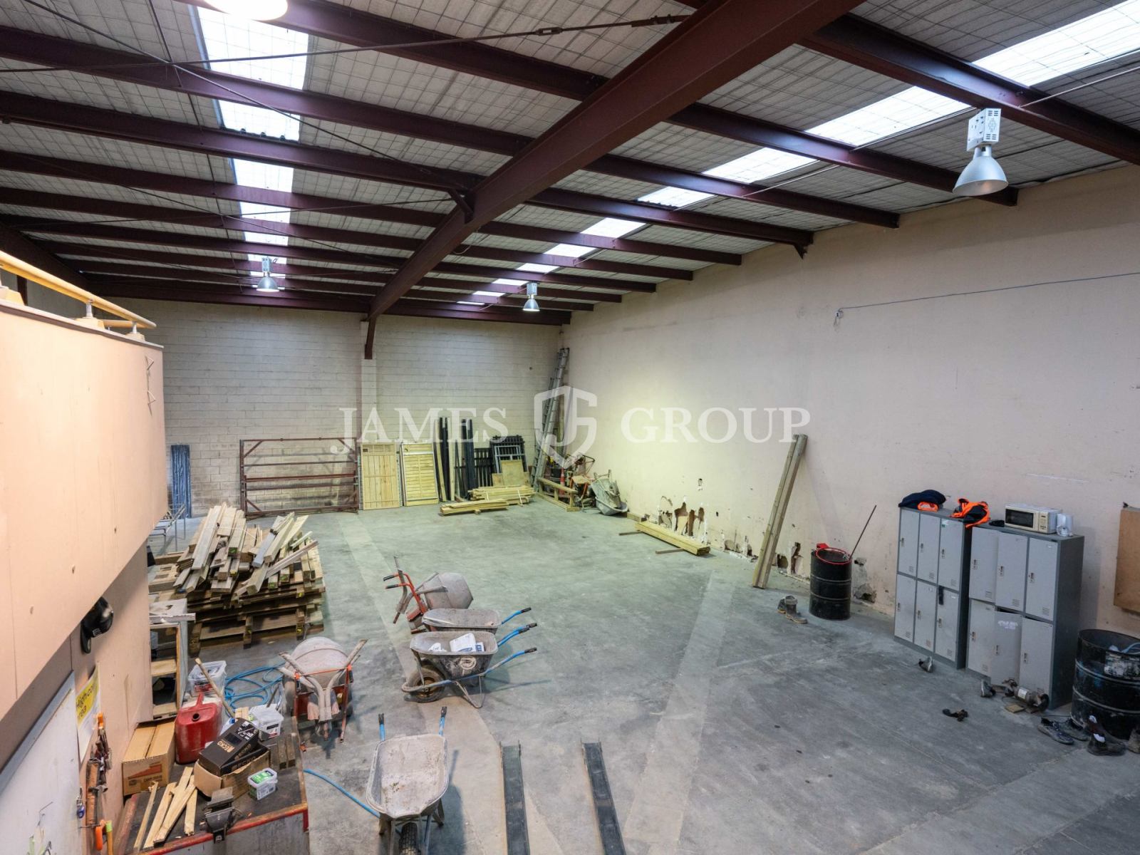 End Unit With Secure Yard | 391m²