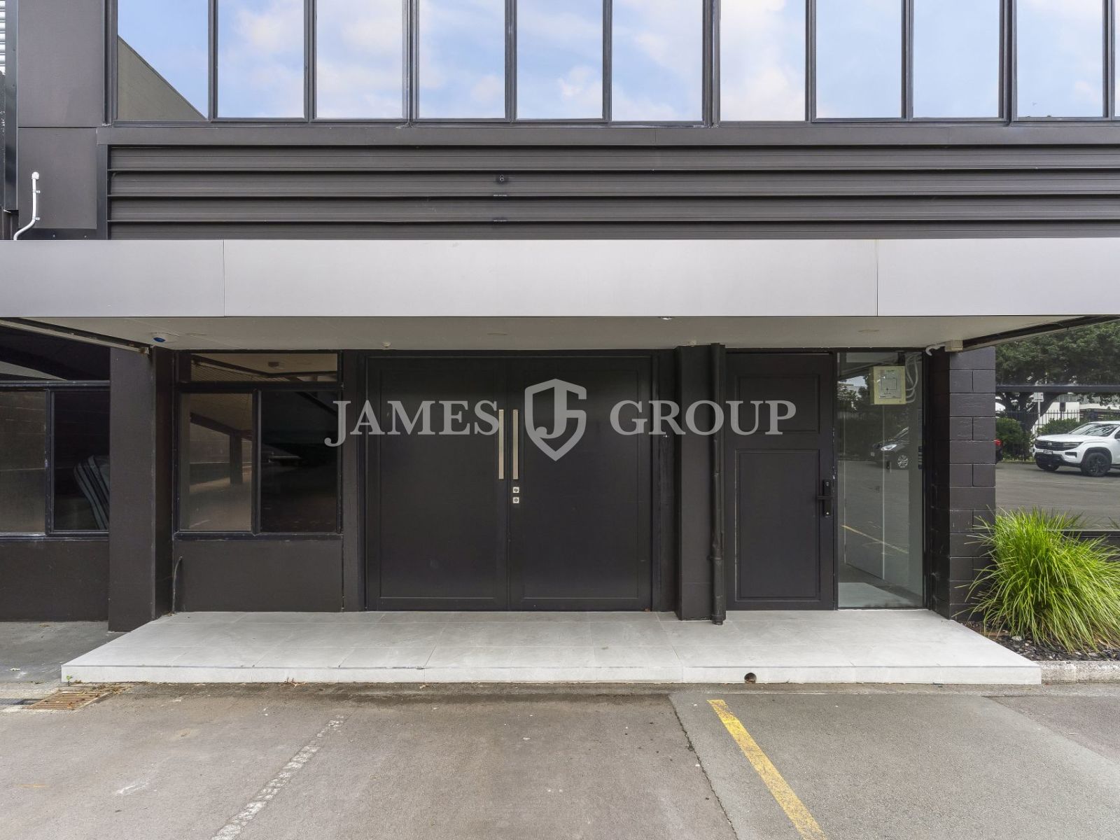 Office Or Warehouse Or High-end Showroom