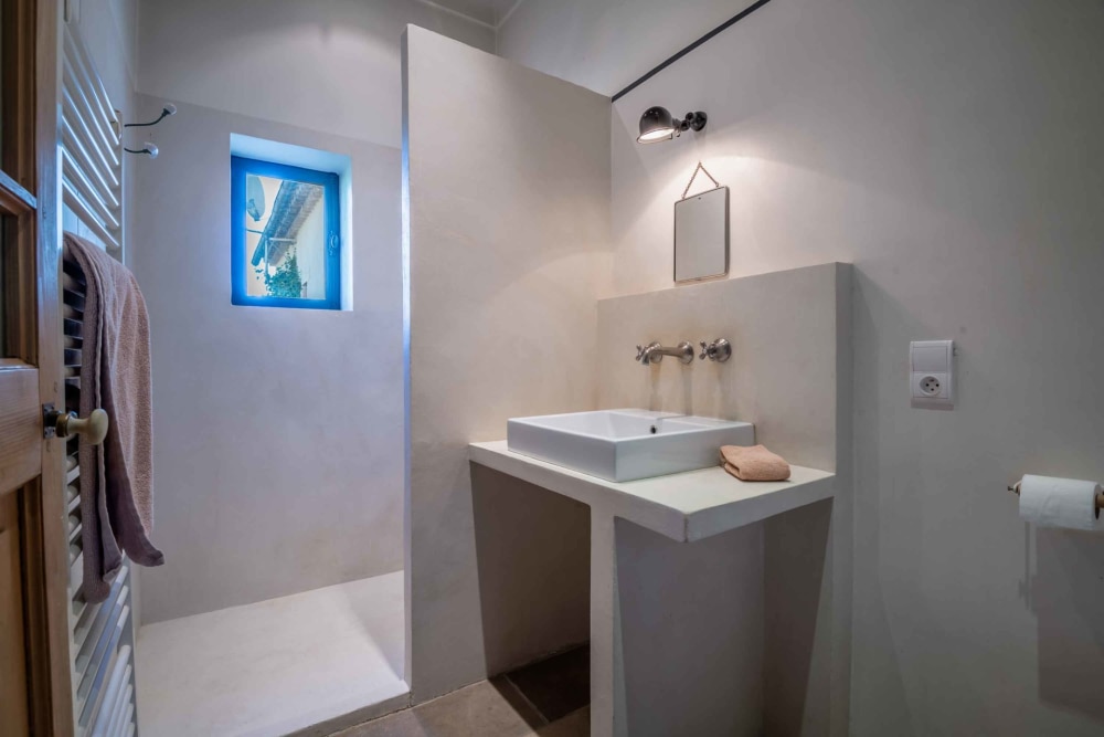 Photographs of Mas du Lac villa in Provence - Image 31 of 56
