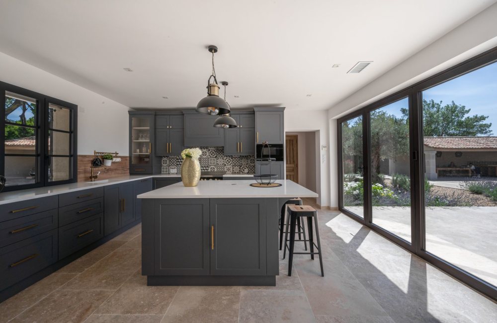 Photographs of Mas des Alizées villa in Provence - Image 9 of 33