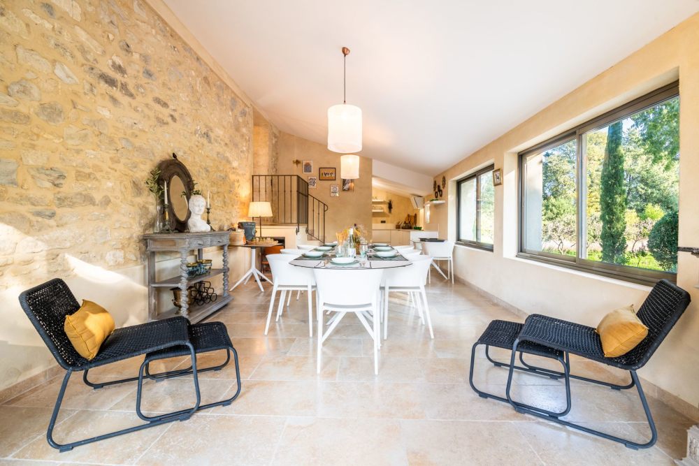 Photographs of Mas des Pêchers villa in Provence - Image 9 of 52