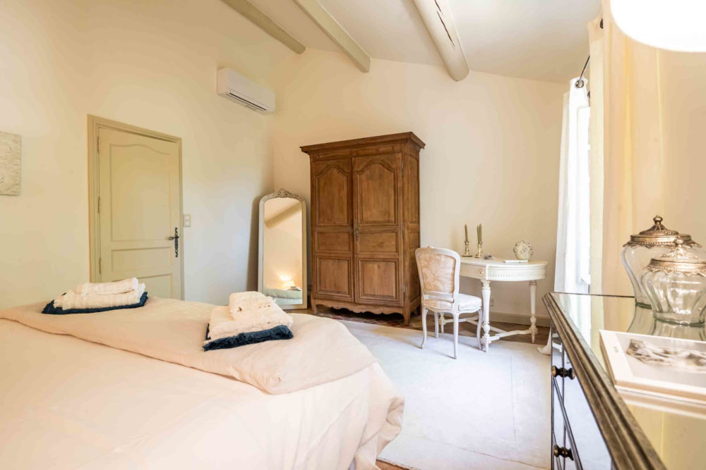 Photographs of Mas des Papillons villa in Provence - Image 26 of 45