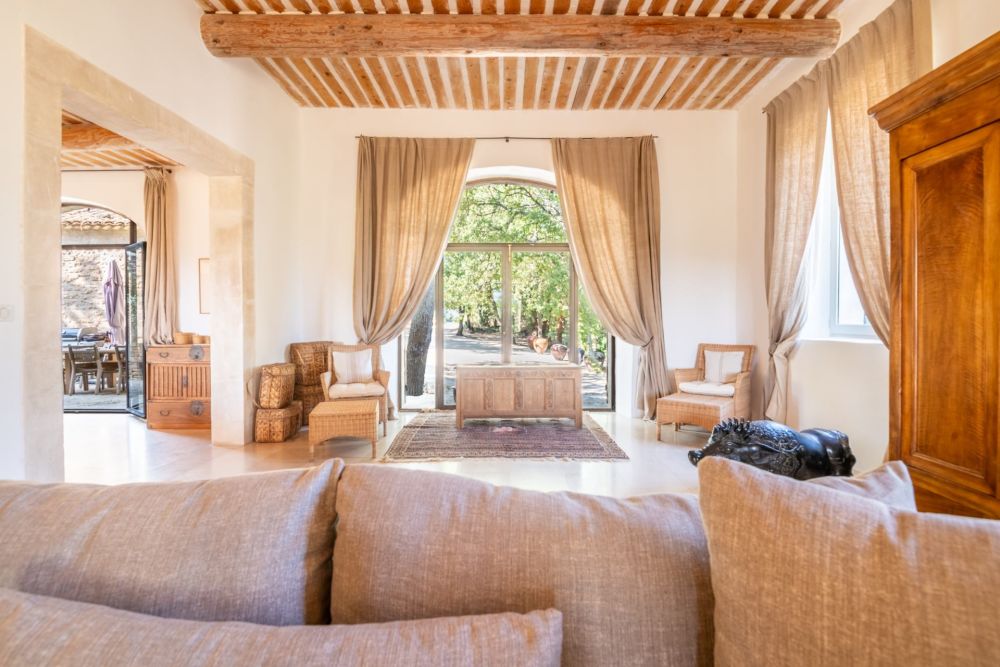 Photographs of Mas les Gardiols villa in Provence - Image 9 of 43
